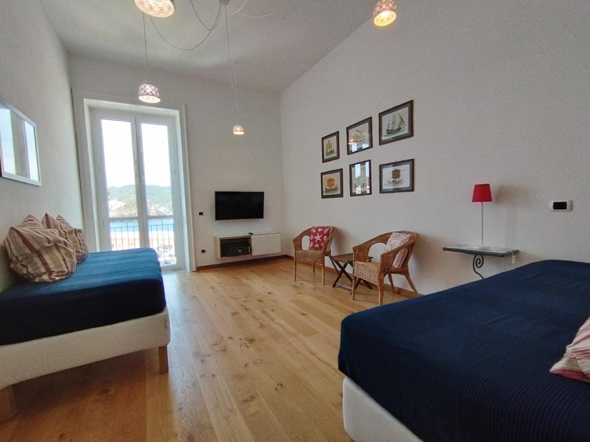 Hotel Mari Ponza Buitenkant foto