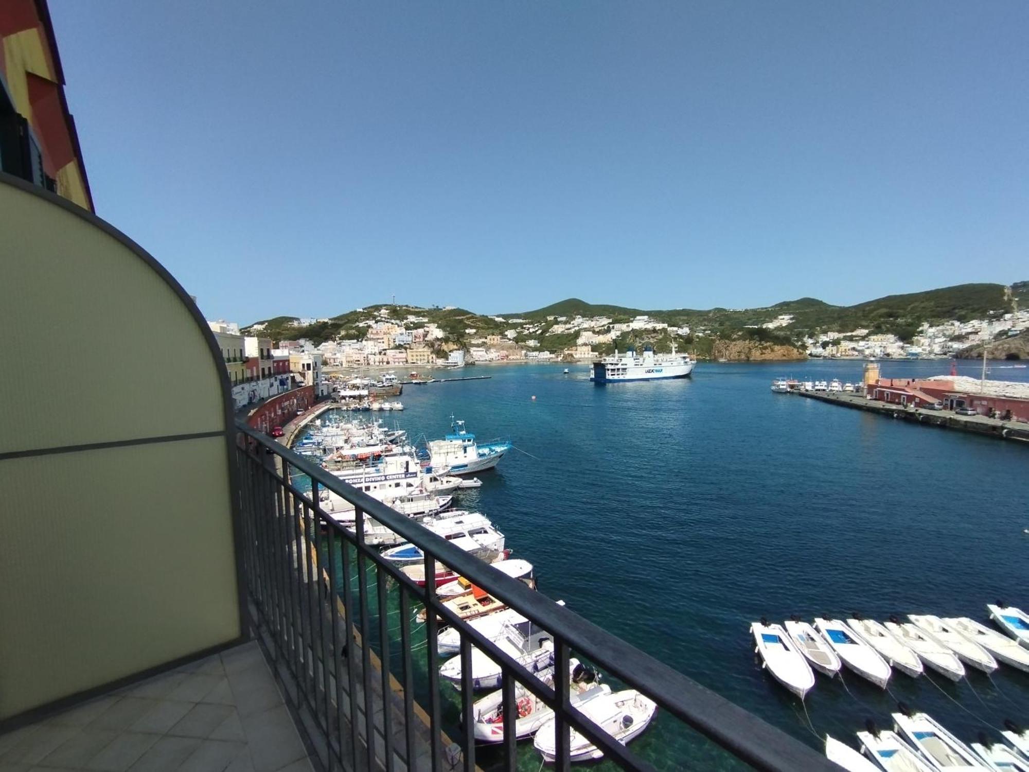 Hotel Mari Ponza Buitenkant foto