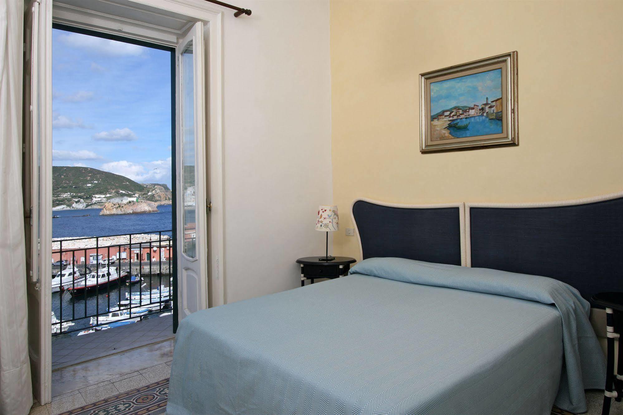 Hotel Mari Ponza Buitenkant foto