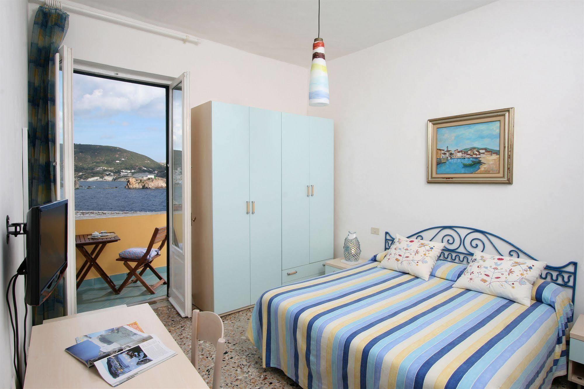 Hotel Mari Ponza Buitenkant foto