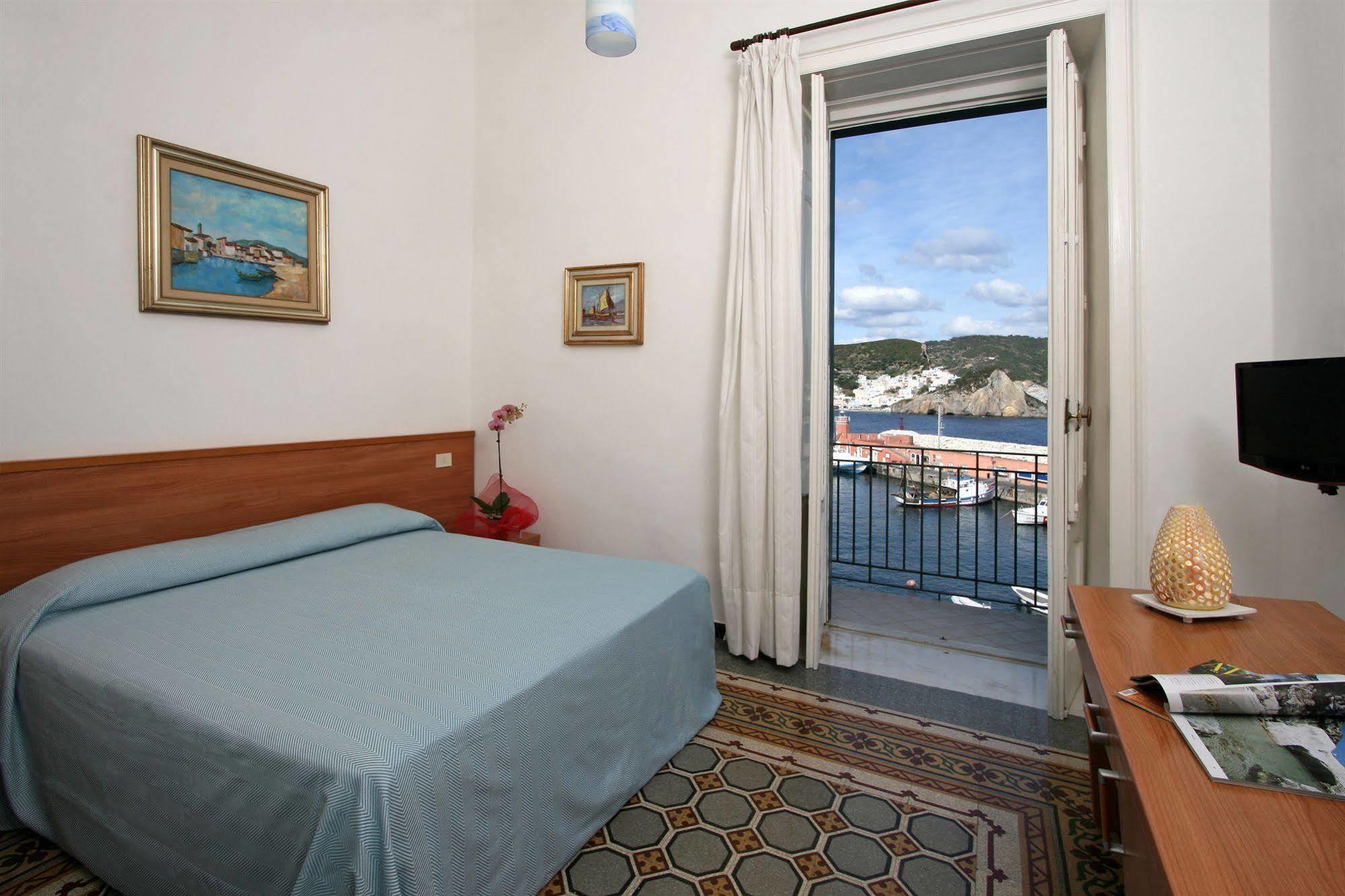 Hotel Mari Ponza Buitenkant foto
